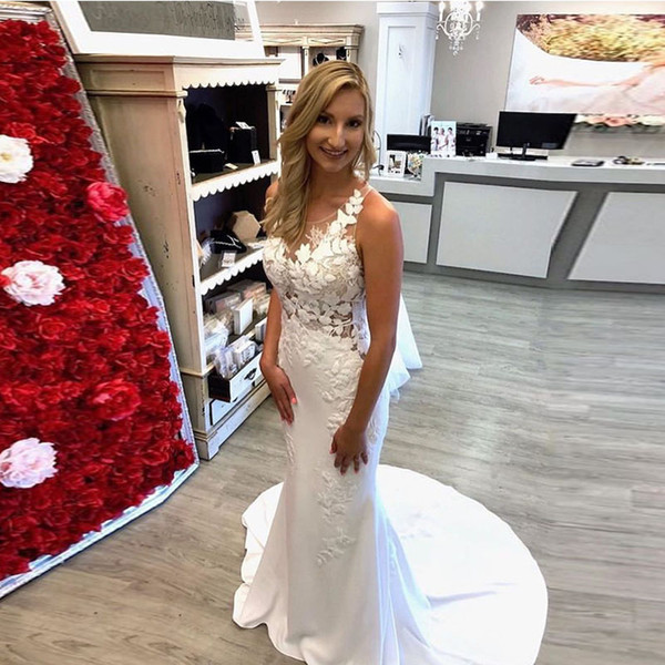 Illusion Wedding Dresses Scoop Neck Sleeveless Vintage Appliques White Ivory Chapel Train Vestido De Noiva Covered Button Boho Bridal Dress