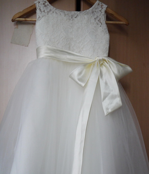 2018 White Ivory Flower Girl Dress Kids Ball Gowns First Communion Dresses Pageant Girls Glitz Scoop Sleeveless Leg length Tulle
