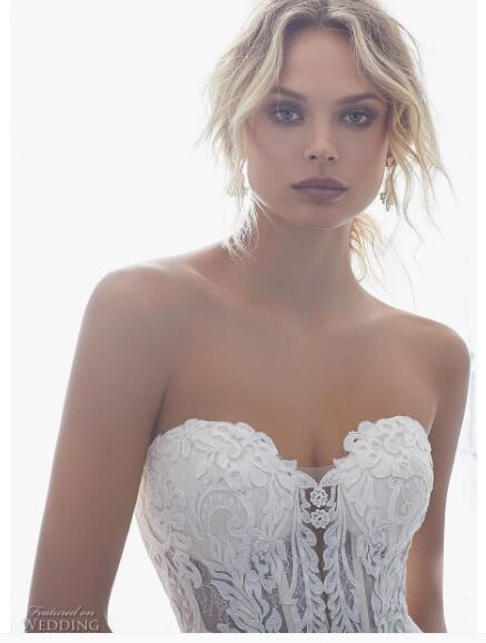 2019collection features luxurious wedding dresses that blend modern chic with sophisticated elegance. lace appliqués, lace gown with crys4