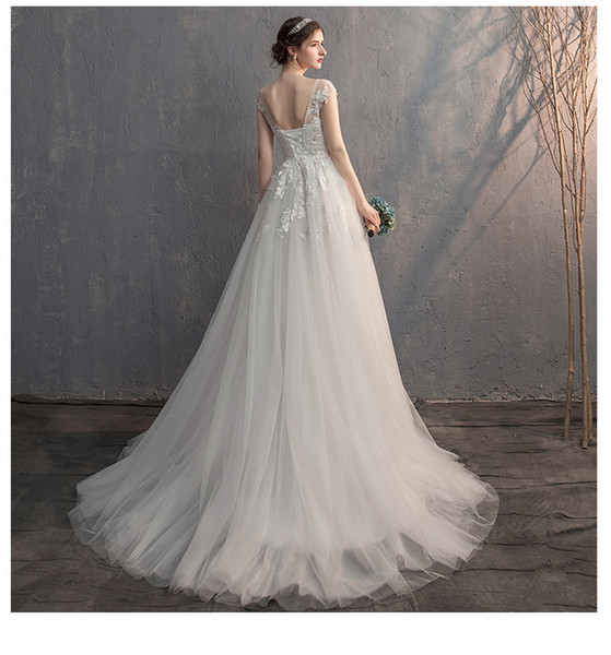 French style wedding dress, can better show the figure, using a shoulder design