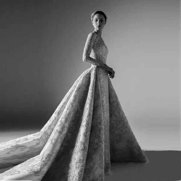 19 Spring retro palace bride champagne color shoulder long sleeve heavy industry luxury crystal lace big tail wedding dress.