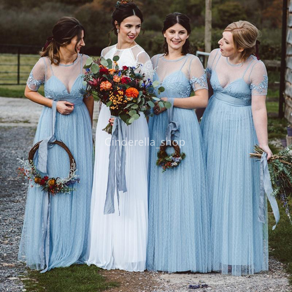 Western Country Tulle Long Bridesmaid Dresses Dusty Blue Sheer Short Sleeves Appliques Boho Maid Of Honor Gowns robes de soirée