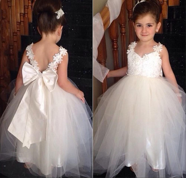 2015 Lovely Flower Girls Dresses With V Neck Two Straps Appliques Tulle Floor Length White Junior Bridesmaid Dress Backless Pageant Dresses