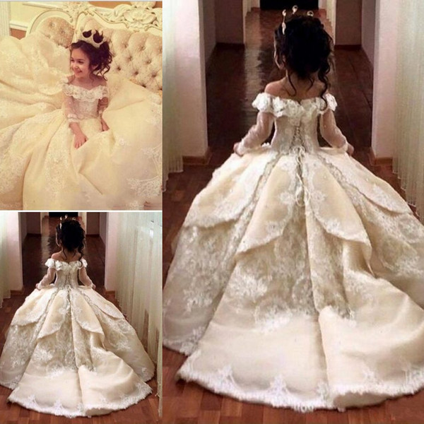 Vintage Lace Flower Girl Dresses Elegant Off Shoulder Wide V Neck Ball Gown Little Girl Pageant Dresses Gowns