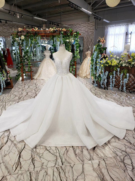 2022Latest Bohemian Wedding Dresses Sleeveless Backless Lace Up Back Sexy Deep V Neck Sequins Crystal Applique Pattern Bridal Gowns Beach