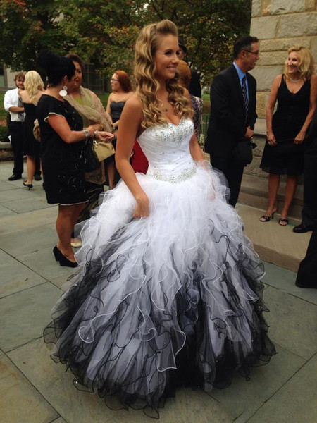 Ball Gown Wedding Dresses Black vestido de novia Sweetheart Neck Sleeveless Organza Beads Pleats Plus Size Gothic Wedding Bridal Gowns