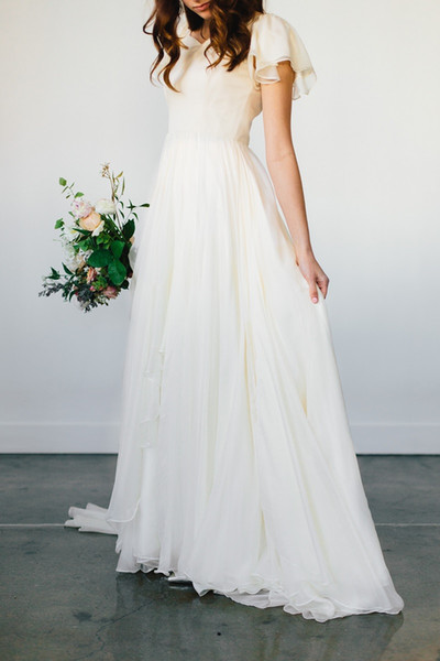 Flowy Chiffon Modest Wedding Dresses Beach Short Sleeves Beaded Belt Temple Bridal Gowns Queen Anne Neck Informal Reception Dress