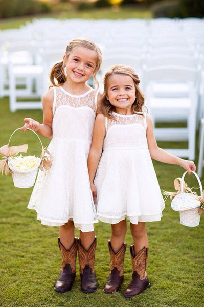 Pretty Short Lace Crew Flower Girls Dresses Knee Length Summer Sleeveless Garden Beach Kids Skirt Country Wedding Party Gowns Cheap