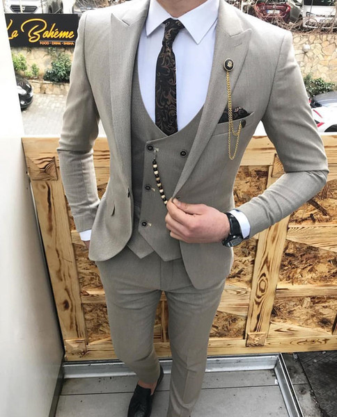 Custom Made Grey Men Suit Notched Lapel Slim Fit Groom Tuxedo Groomsmen Suits Blazer Best Man Formal Business Suits(Jacket+Pants+Vest)