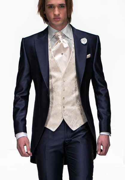 Fashion Design Navy Blue Groom Tuxedos Peak Lapel One Button Groomsmen Mens Wedding Tuxedos Excellent Man 3Piece Suit(Jacket+Pants+Vest+Tie)