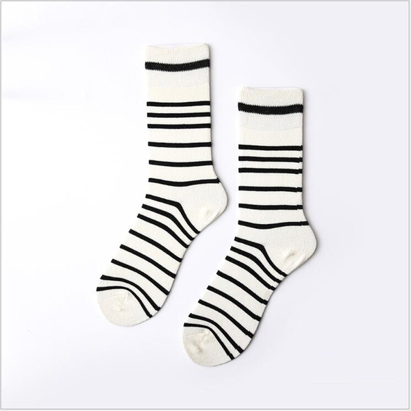 New Design Trend Men's And Women's Sports Skateboard Socks Cotton Couple Models Cartoon Vintage Middle Length High Quality Adult Socks