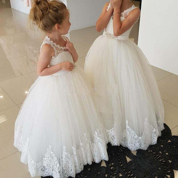 Custom Made Lovely Little Girls Holy Communion Gowns Tulle Lace Applique Back Out Sleeveless Bow Long Kids Wedding Dresses