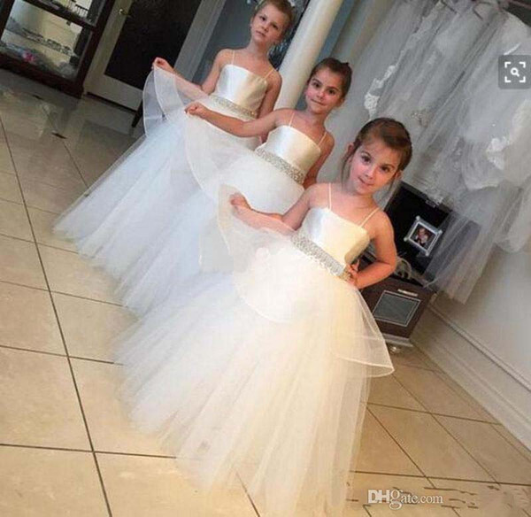 Wholesale Lovely Little Girls Holy Communion Gowns Tulle Spaghetti Straps Beaded Waist Ruffles Full Length Kids Formal Wear