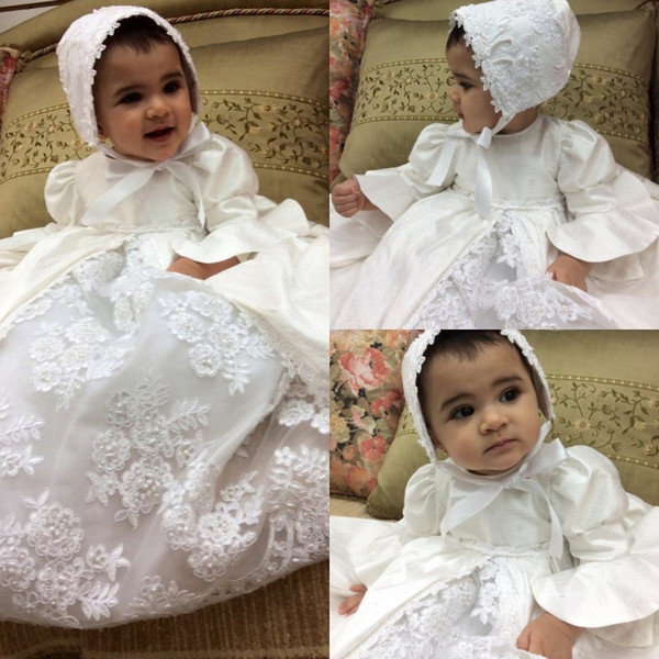 Pretty New Pearls Christening Gowns For Baby Girls Lace Appliqued Overskirts Baptism Dresses With Bonnet First Communication Dress