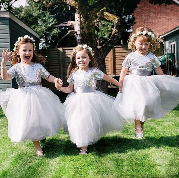 Gorgeous Silver Sequins Flower Girls Dress Short Sleeves A Line First Communion Dresses Girls Pageant Gown