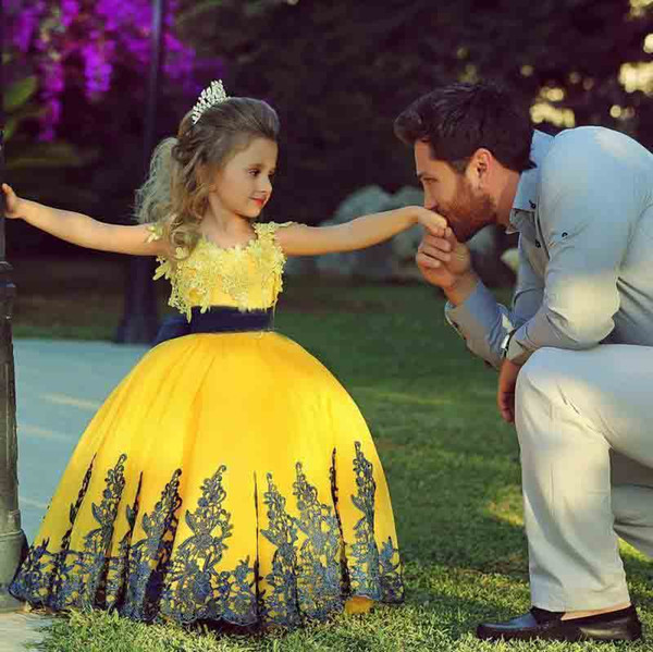 Gorgeous Yellow Lace Flower Girls Dress Sleeveless A Line First Communion Dresses Girls Pageant Gown