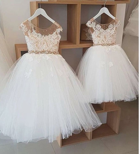 Cute Jewel Neck Lace Appliques Flower Dresses Beaded Crystal Floor Length First Commuion Dresses Girls Pageant Gown Custom Made