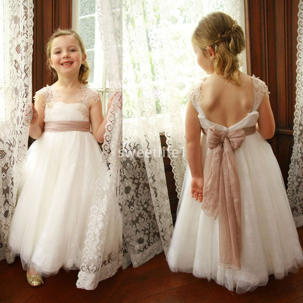 Lovely Lace Appliqued Tulle Flower Girls Dresses Open Back With Bows Sash A Line Girls Birthday Party Dresses Kids Formal Wear