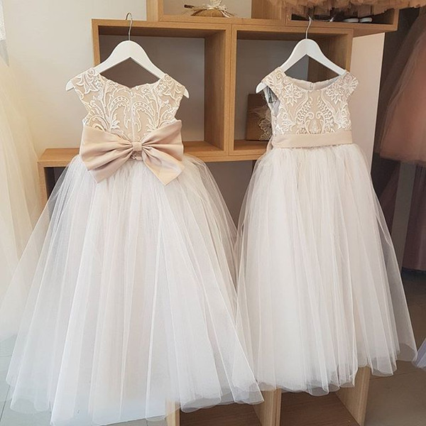 Cute Ivory Tulle Flower Girls Dresses Jewel Neck Waist With Bow A Line Lace Appliques Floor Length First Communion Dresses Kids Formal