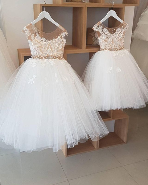 New Cheap Real Image Flower Girls Dresses Sheer Jewel Neck Lace Appliques Beaded Short Kids Formal Wear First Communion Dresses Custom