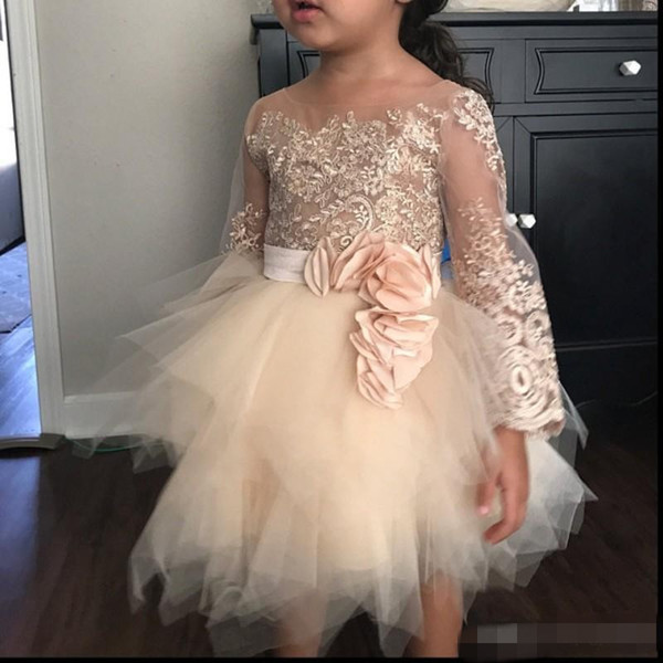 Lovely Flower Girls Dresses For Weddings Sheer Scoop Neck First Communion Dress With Appliques Champagne Lace Girl Party Gowns