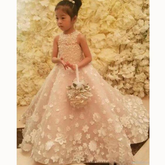 Gorgeous Jewel Neck Flower Girls Dresses Appliques 3D Flora Sweep Train Girls Pageant Gown Kids Formal Wear First Communion Dresses