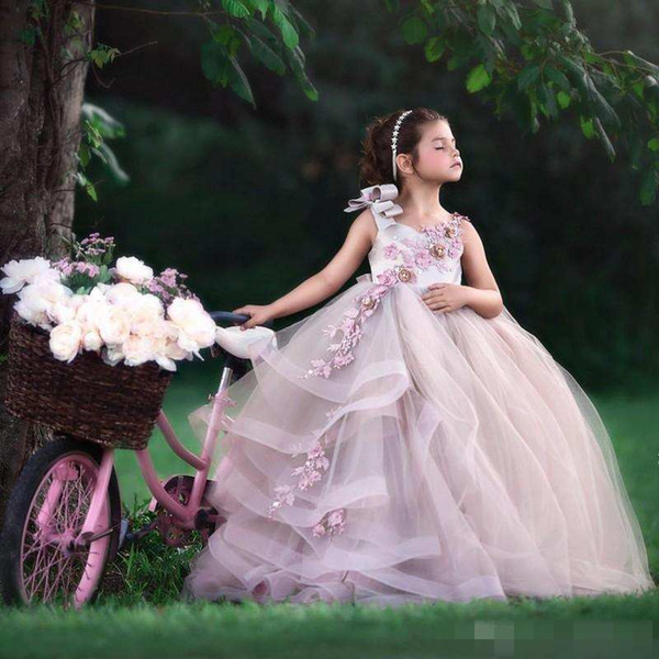 Blush Pink Lovely Flower Girls Dresses For Weddings Tiered Skirts 3D Floral Appliqued Kids Formal Wear Backless Long Girls Pageant Dress