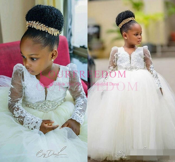 Lovely White Princess Long Sleeve Flower Girls Dresses Scoop Neckline Lace Appliques Puffy Ball Gown First Communion Dresses