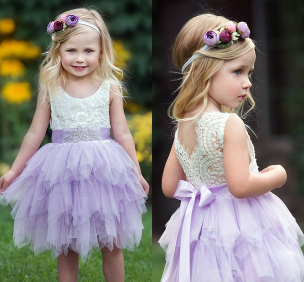 2022Lovely Lavender Short Mini Flower Girls Dresses Scoop Neck Lace Ruffles Tiered Skirts First Communion Dresses Girls Pageant Gown