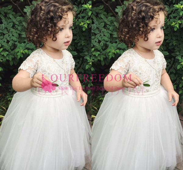 Cute White Lace Crew Neck Flower Girls Dresses A Line Floor Length First Communion Dresses Girls Pageant Gown For Country Wedding Wear