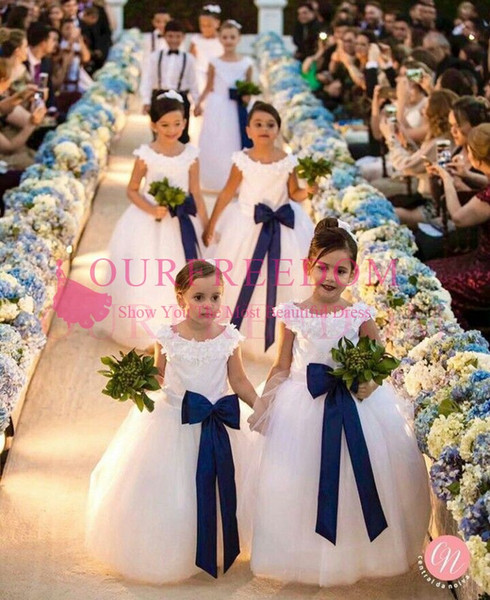 Elegant White Lace Appliques Flower Girls Dresses With Navy Blue Bow Sashes A Line Puffles Tulle First Commuion Dresses Girls Pageant