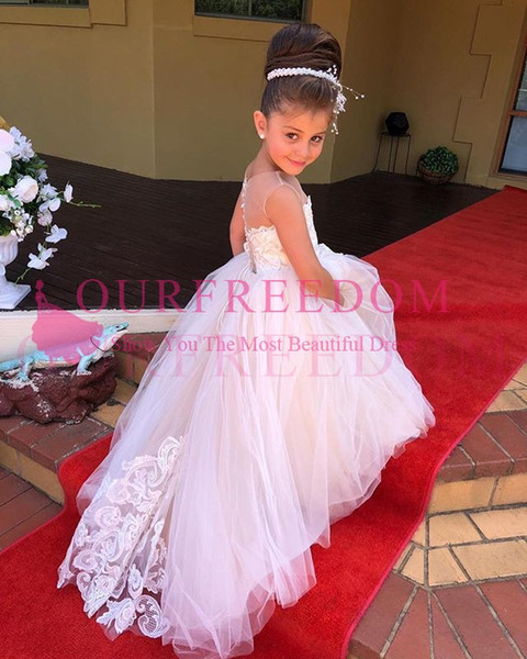 Adorable Sheer Jewel Neck Flower Girls Dresses Appliques Lace Sweep Train A Line First Communion Dresses Girls Pageant Gown Custom Made