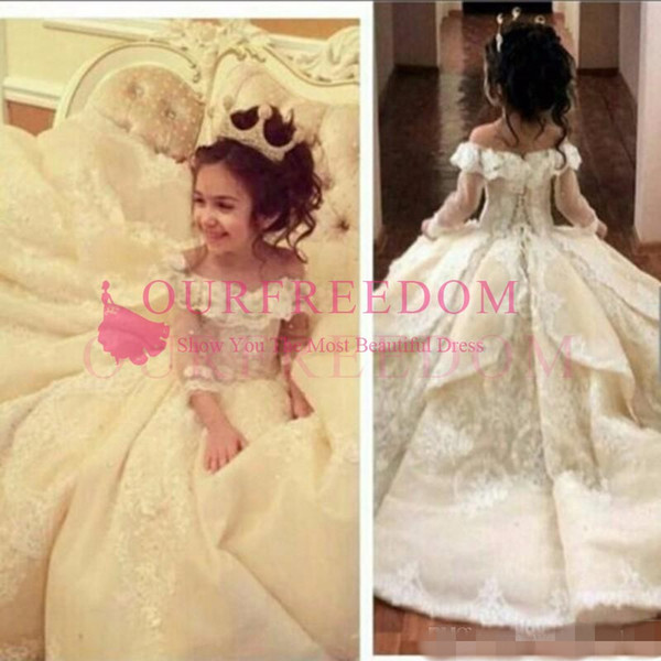 Vintage Lace Flower Girl Dresses Elegant Off Shoulder Wide V Neck Ball Gown Little Girl Pageant Dresses Gowns