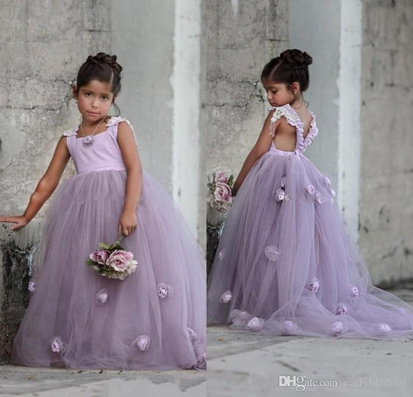 Lovely Lavender Lilac Puffy Tulle Kids Formal Wear Gowns Flower Girl Dresses with Hand Made Flowers Backless Arabic Girls Pageant Gown