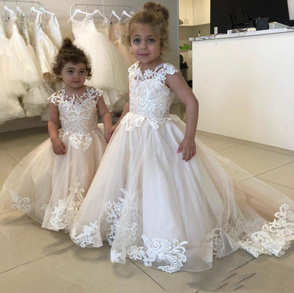 Lace Applique Flower Girl Dresses For Wedding Buttons Back Toddler Pageant Gowns Tulle Sweep Train Kids Communion Dress