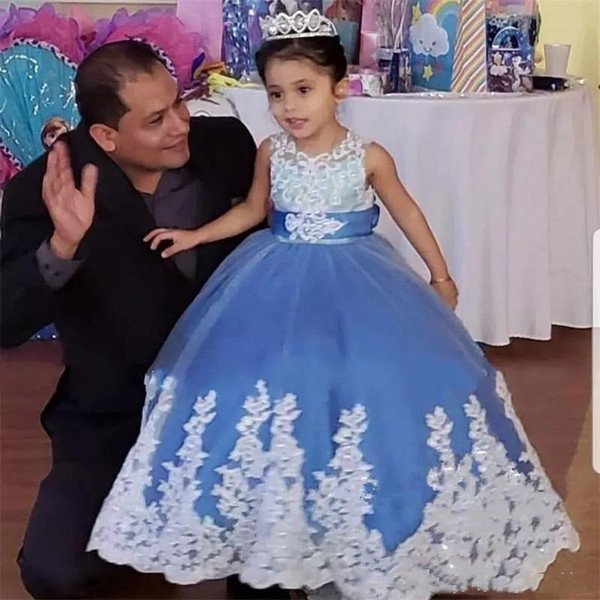 Adorable Ball Gown Flower Girl Dresses Light Sky Blue Lace Appliqued Princess Sheer Neck With Bow Back Arabic Girl Pageant Gowns