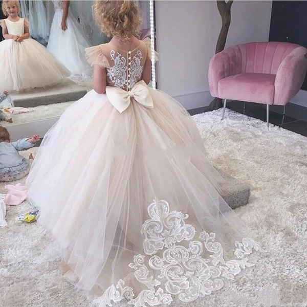 Lovely Flower Girl Dresses For Weddings Jewel Neck Appliques Girls Pageant Dresses Covered Button Back Long Train Kids Party Dress With Bow