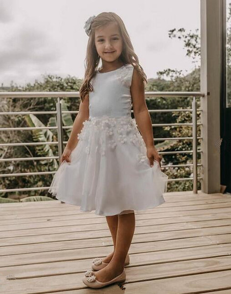 white Cute A-Line Flower Girl Dresses for wedding knee length with 3D Flowers lace Bateau Cheap Baby First Communion Dresses