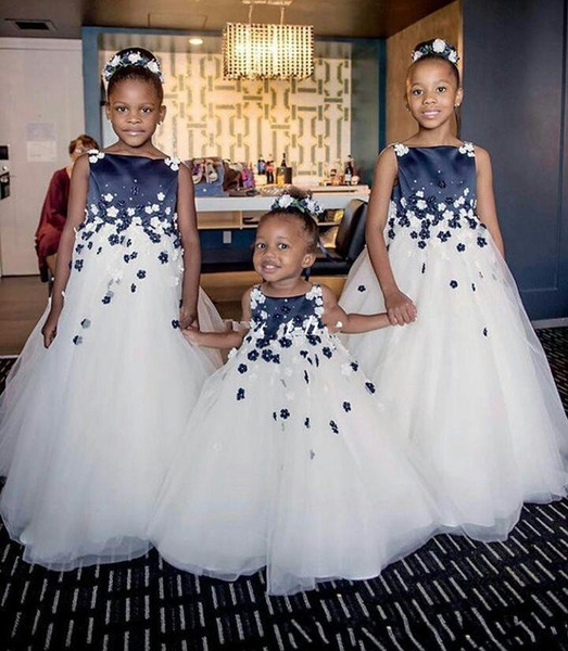 Cute Flower Girl Dresses Navy Blue and White Top with 3D Flowers Beads Ball Gown Bateau Cheap Baby First Communion Dresses