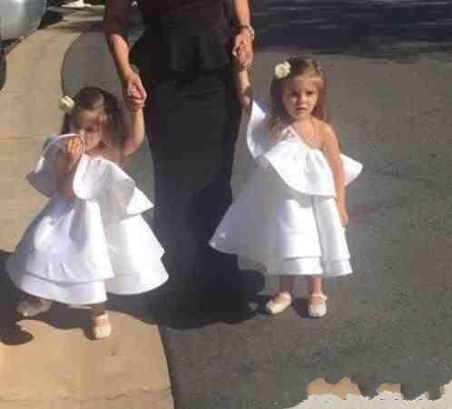 Cute Flower Girls Dresses for Weddings One Shoulder Knee Length Tired Skirt First Communion Gowns Satin Lovely Girl Pageant Dresses