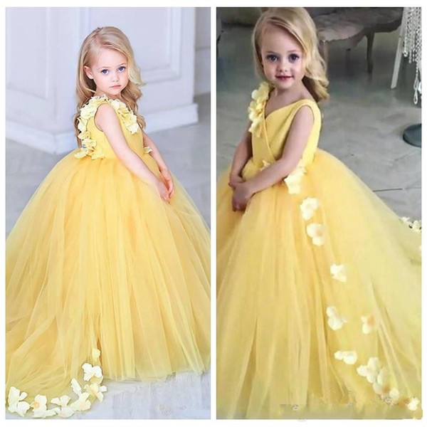 New V-Neck Ball Gown Yellow Flower Girls Dresses With Flowers Adorned Kids Party Gowns Custom Communion Party Gowns Cheap Formal