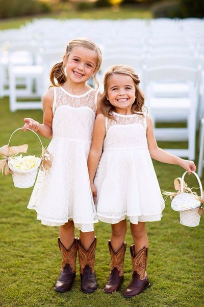 Lovely Full Lace Flower Girls Dresses For Rustic Wedding Long Sleeve Jewel Neck Short Mini First Communion Dresses Girls Pageant Gown