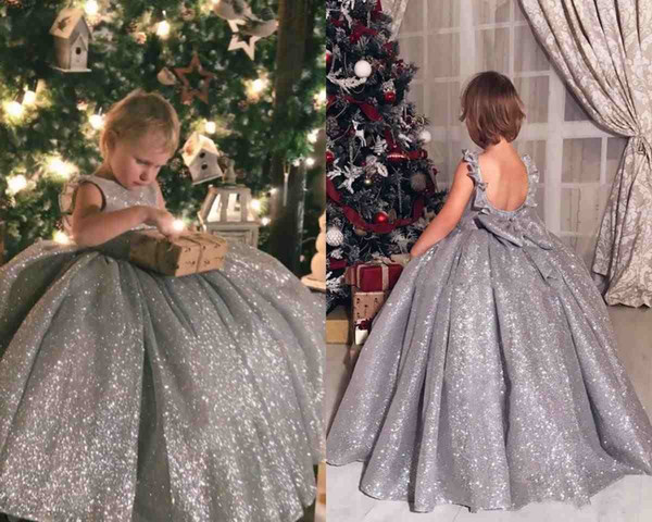 Princess Flower Girl Dresses Shiny Silver Jewel Neck Communion Dresses Backless Bow Sash Pageant Girl Ball Gowns