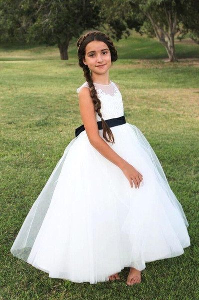 Lovely White Princess Flower Girl Dresses New Matched Bow Sash Tulle Sheer Child Pageant Gowns A-Line Lace First Communion Dress F081