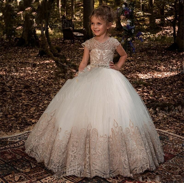 Lovely Short Sleeve Ball Gown Flower Girl Dresses Lace Appliques Bow Sash Puffy Tulle Girls Pageant Dress Kids Formal Wear