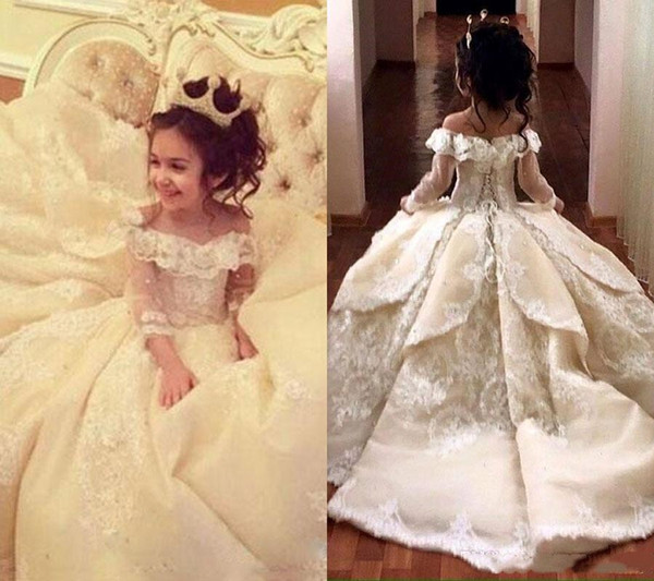 Vintage Lace Appliqued Pageant Dresses With Long Sleeves Ball Gown Flower Girl Dress Off Shoulder Sweep Train Kid First Communion Gowns