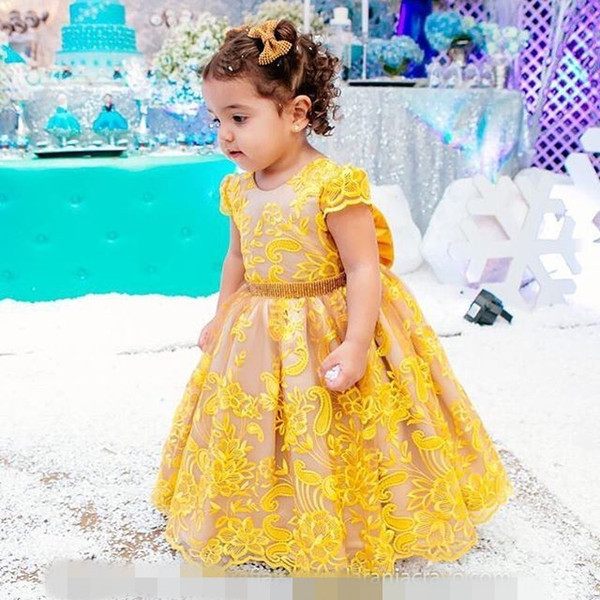 Cute Yellow Ball Gown Girls Pageant Gown O Neck Appliques Lace Cape Sleeve Back Bow Flower Girls Dresses Kids Wear Birthday Party Gown