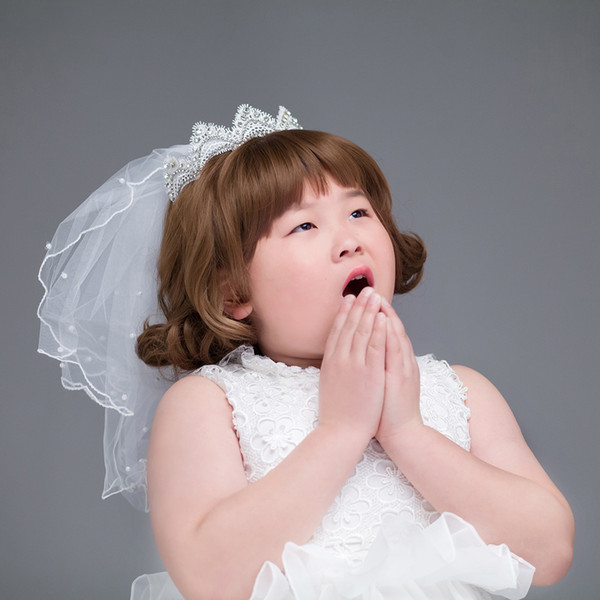2 Tiers White Flower Girl Veils with Comb for Wedding Stage Wave Edges Decorated with Pearls Short Girls Head Pieces New Coming 2019