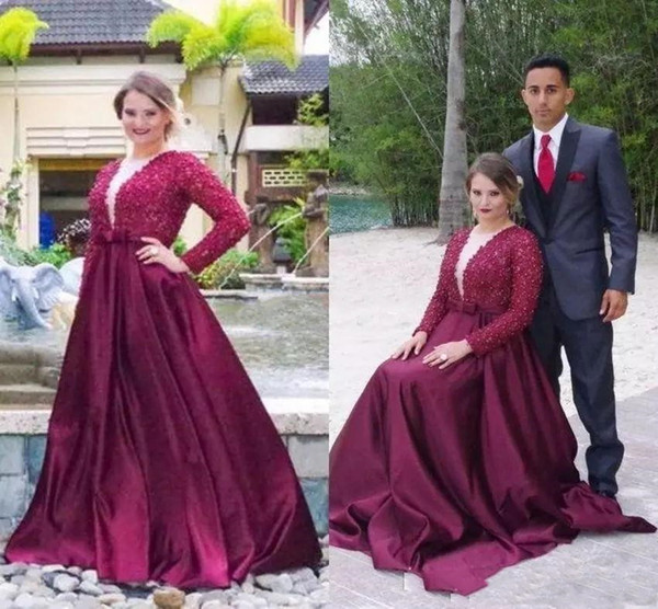 Vintage Mother Of The Bride Dresses Long Sleeve Sheer Neck Sweep Train Appliques Women Evening Party Gowns Mother Wedding Guest Gown