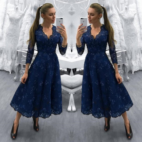 Modest Dark Navy Lace Mother of Bride Groom Dresses Tea Length A Line V Neck Vintage Long Sleeves Cocktail Evening Prom Gowns